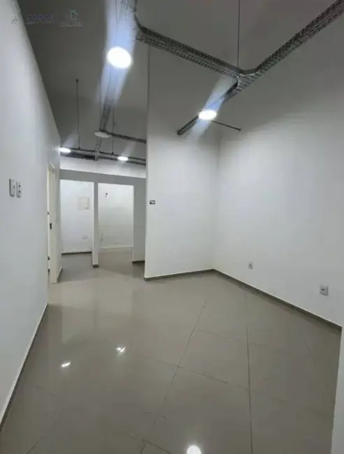 Foto 8 de Sala Comercial para alugar, 172m2 em Centro, Guaratingueta - SP