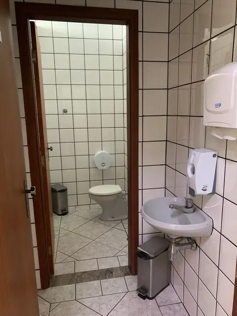 Foto 8 de Sala Comercial à venda e para alugar, 30m2 em São Benedito, Pindamonhangaba - SP