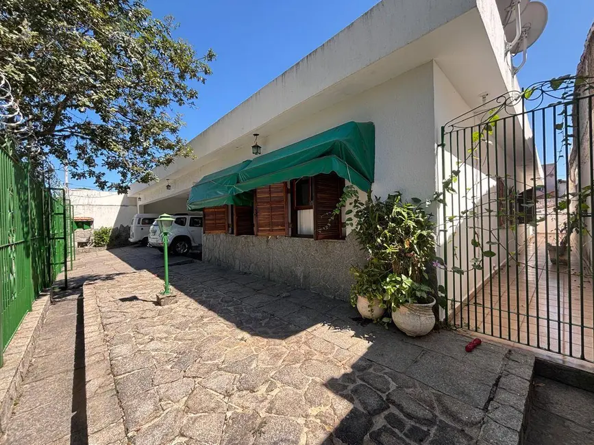 Casa com 3 quartos à venda, 320m2 em Aparecida - SP - imagem 1 Foto 1 de Casa com 3 quartos à venda, 320m2 em Aparecida - SP