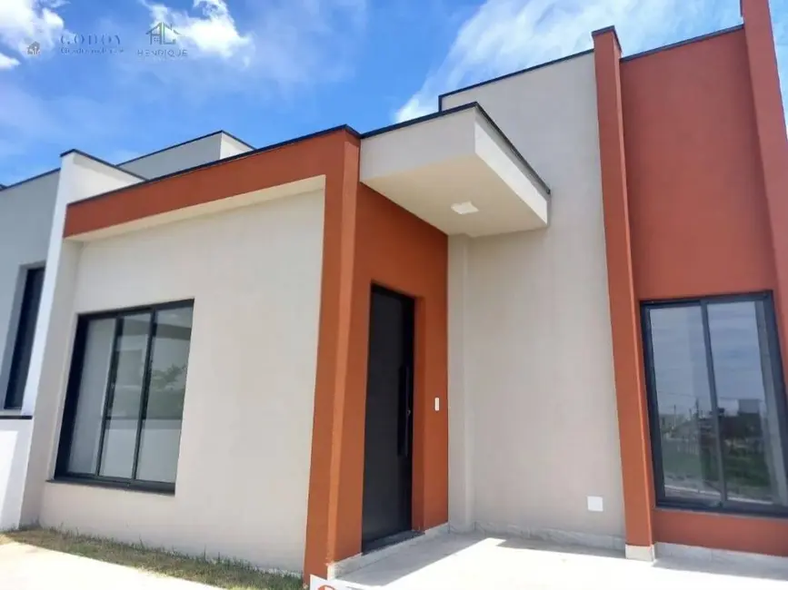 Foto 1 de Casa com 3 quartos à venda, 105m2 em Pindamonhangaba - SP