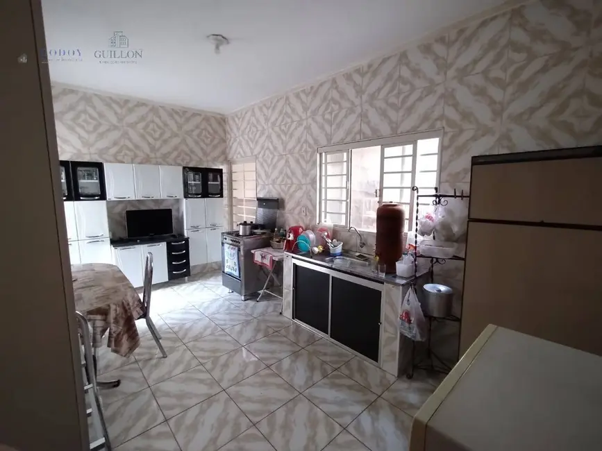 Foto 8 de Casa com 5 quartos à venda, 200m2 em Jardim Bela Vista, Guaratingueta - SP