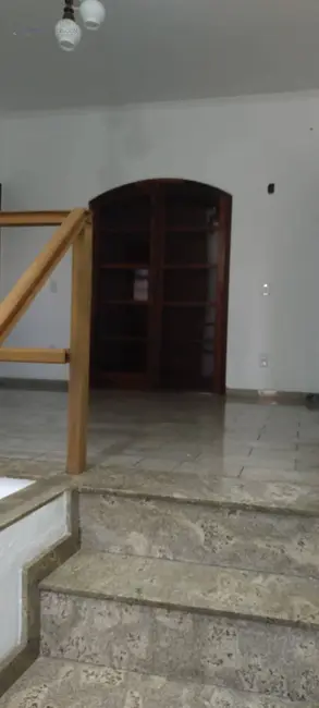 Sobrado com 3 quartos para alugar, 302m2 em Residencial e Comercial Vila Verde, Pindamonhangaba - SP - imagem 5 Foto 5 de Sobrado com 3 quartos para alugar, 302m2 em Residencial e Comercial Vila Verde, Pindamonhangaba - SP