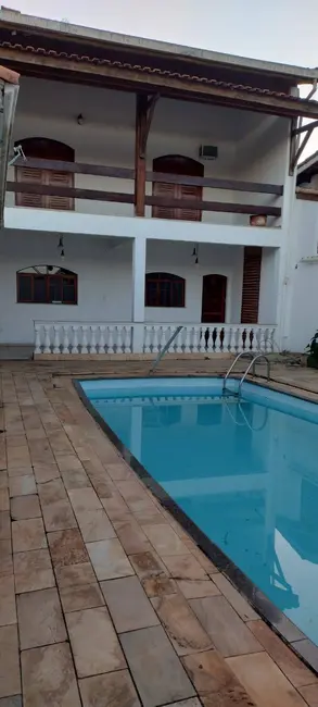 Sobrado com 3 quartos para alugar, 302m2 em Residencial e Comercial Vila Verde, Pindamonhangaba - SP - imagem 1 Foto 1 de Sobrado com 3 quartos para alugar, 302m2 em Residencial e Comercial Vila Verde, Pindamonhangaba - SP