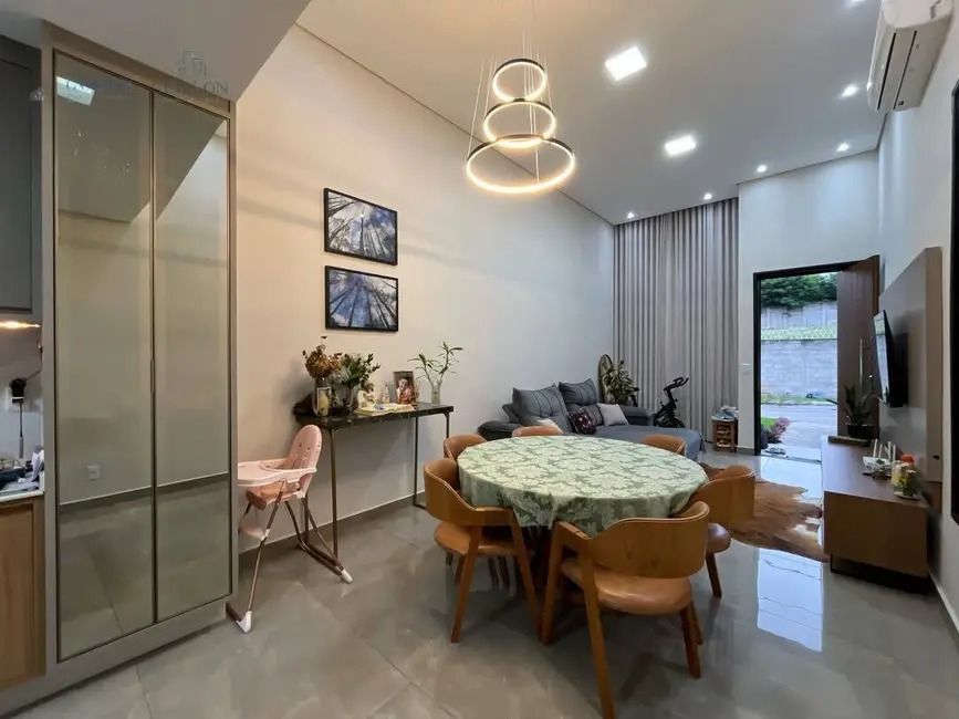 Foto 2 de Casa de Condomínio com 3 quartos à venda, 200m2 em Jardim Rosely, Pindamonhangaba - SP