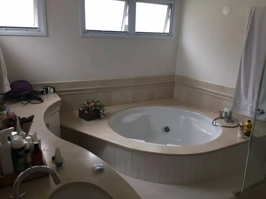 Casa com 4 quartos à venda e para alugar, 600m2 em Alphaville, Santana De Parnaiba - SP - imagem 9 Foto 9 de Casa com 4 quartos à venda e para alugar, 600m2 em Alphaville, Santana De Parnaiba - SP