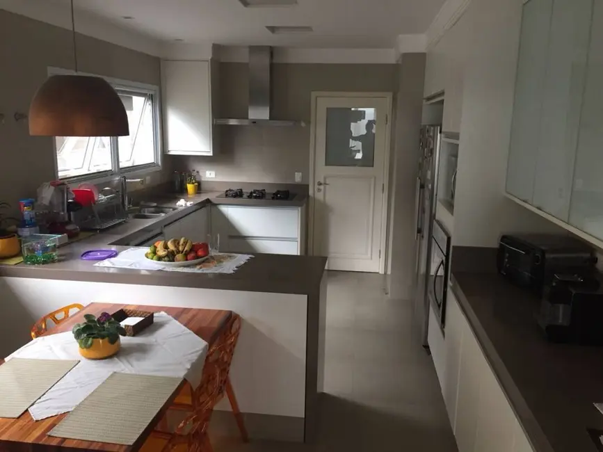 Casa com 4 quartos à venda e para alugar, 600m2 em Alphaville, Santana De Parnaiba - SP - imagem 6 Foto 6 de Casa com 4 quartos à venda e para alugar, 600m2 em Alphaville, Santana De Parnaiba - SP