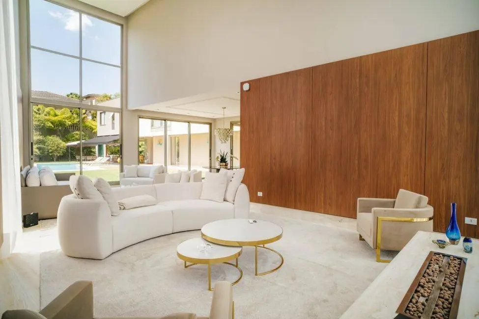 Casa com 5 quartos à venda, 1180m2 em Alphaville, Santana De Parnaiba - SP - imagem 8 Foto 8 de Casa com 5 quartos à venda, 1180m2 em Alphaville, Santana De Parnaiba - SP