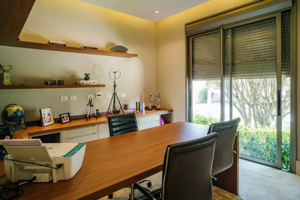 Casa com 5 quartos à venda, 1180m2 em Alphaville, Santana De Parnaiba - SP - imagem 4 Foto 4 de Casa com 5 quartos à venda, 1180m2 em Alphaville, Santana De Parnaiba - SP