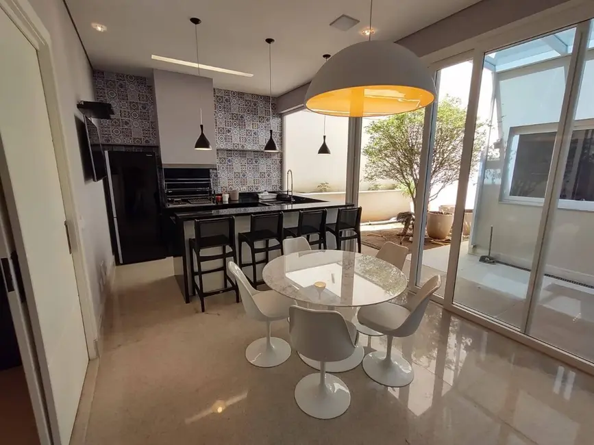 Casa com 4 quartos à venda, 410m2 em Centro Comercial Jubran, Barueri - SP - imagem 1 Foto 1 de Casa com 4 quartos à venda, 410m2 em Centro Comercial Jubran, Barueri - SP