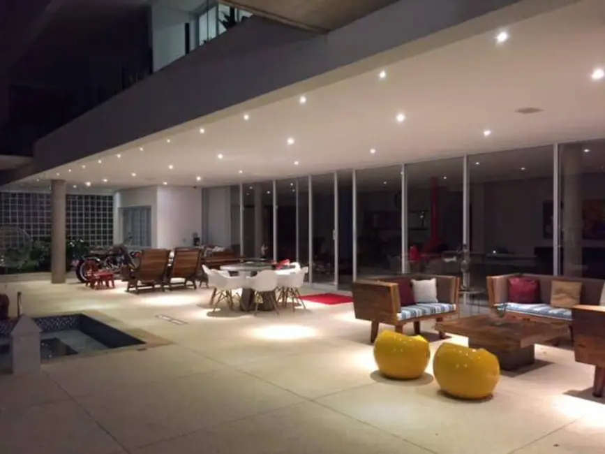 Casa com 4 quartos à venda, 1500m2 em Tamboré, Barueri - SP - imagem 1 Foto 1 de Casa com 4 quartos à venda, 1500m2 em Tamboré, Barueri - SP