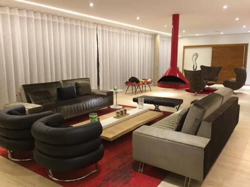 Casa com 4 quartos à venda, 1500m2 em Tamboré, Barueri - SP - imagem 3 Foto 3 de Casa com 4 quartos à venda, 1500m2 em Tamboré, Barueri - SP