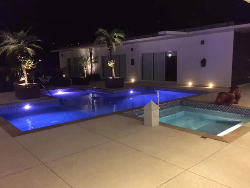 Casa com 4 quartos à venda, 1500m2 em Tamboré, Barueri - SP - imagem 4 Foto 4 de Casa com 4 quartos à venda, 1500m2 em Tamboré, Barueri - SP