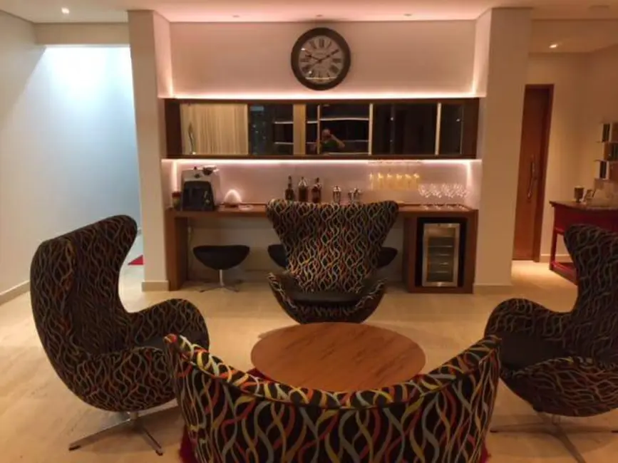 Casa com 4 quartos à venda, 1500m2 em Tamboré, Barueri - SP - imagem 9 Foto 9 de Casa com 4 quartos à venda, 1500m2 em Tamboré, Barueri - SP