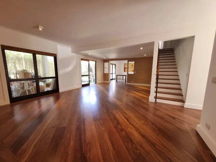 Casa com 4 quartos à venda e para alugar, 330m2 em Tamboré, Santana De Parnaiba - SP - imagem 7 Foto 7 de Casa com 4 quartos à venda e para alugar, 330m2 em Tamboré, Santana De Parnaiba - SP