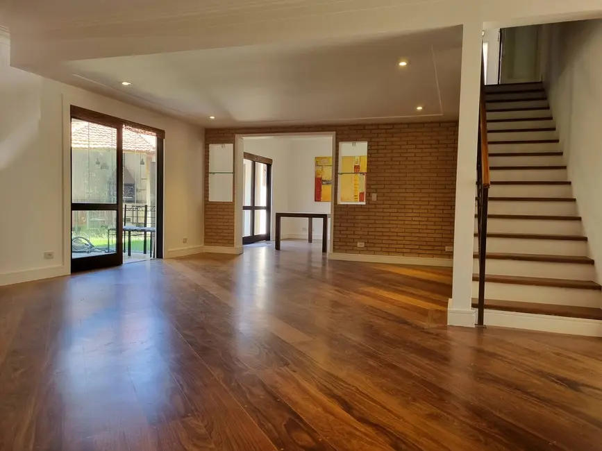 Casa com 4 quartos à venda e para alugar, 330m2 em Tamboré, Santana De Parnaiba - SP - imagem 3 Foto 3 de Casa com 4 quartos à venda e para alugar, 330m2 em Tamboré, Santana De Parnaiba - SP