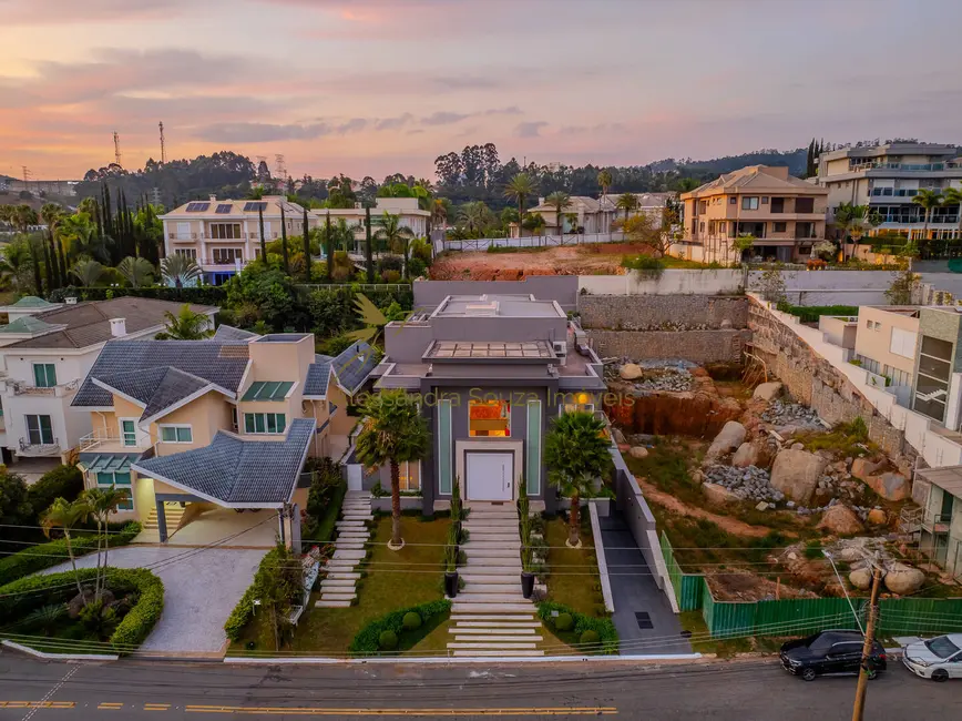Casa com 4 quartos à venda e para alugar, 850m2 em Tamboré, Santana De Parnaiba - SP - imagem 3 Foto 3 de Casa com 4 quartos à venda e para alugar, 850m2 em Tamboré, Santana De Parnaiba - SP
