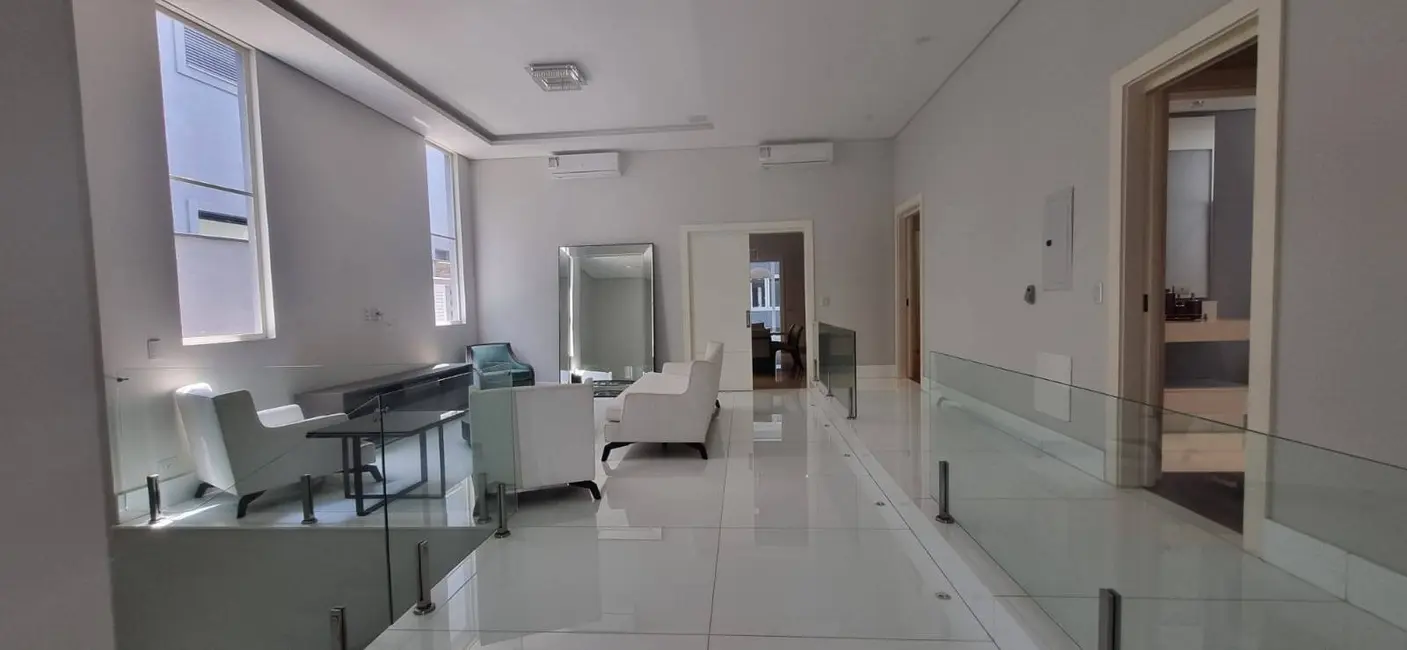 Casa com 4 quartos à venda e para alugar, 490m2 em Centro Comercial Jubran, Barueri - SP - imagem 3 Foto 3 de Casa com 4 quartos à venda e para alugar, 490m2 em Centro Comercial Jubran, Barueri - SP