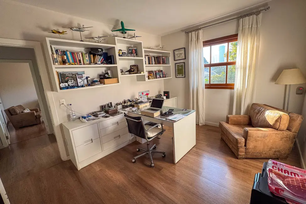 Casa com 4 quartos à venda, 396m2 em Alphaville Residencial Dois, Barueri - SP - imagem 9 Foto 9 de Casa com 4 quartos à venda, 396m2 em Alphaville Residencial Dois, Barueri - SP