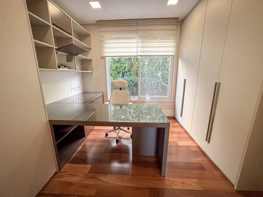 Casa com 4 quartos à venda, 608m2 em Tamboré, Barueri - SP - imagem 8 Foto 8 de Casa com 4 quartos à venda, 608m2 em Tamboré, Barueri - SP