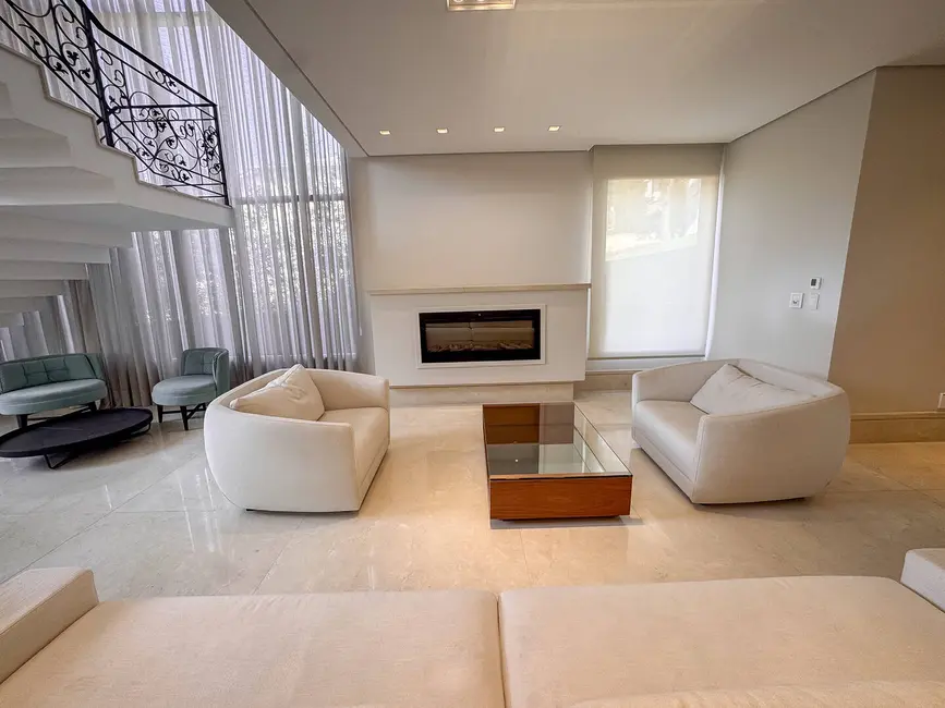 Casa com 4 quartos à venda, 608m2 em Tamboré, Barueri - SP - imagem 3 Foto 3 de Casa com 4 quartos à venda, 608m2 em Tamboré, Barueri - SP