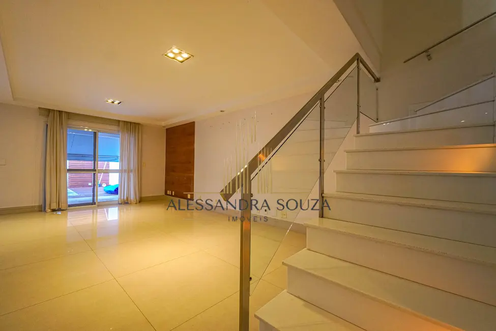 Casa com 4 quartos para alugar, 441m2 em Tamboré, Barueri - SP - imagem 4 Foto 4 de Casa com 4 quartos para alugar, 441m2 em Tamboré, Barueri - SP
