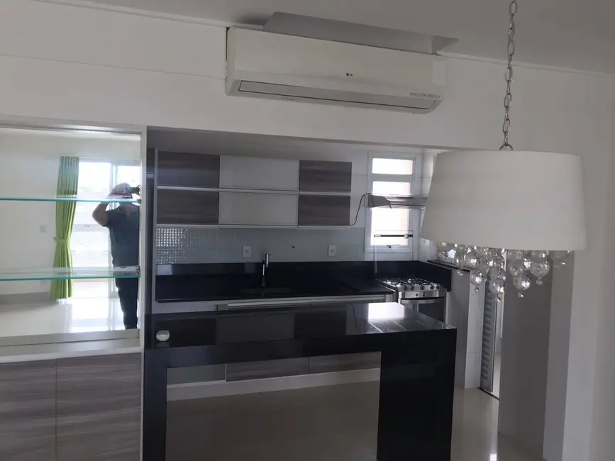 Apartamento com 3 quartos para alugar, 106m2 em Cambuí, Campinas - SP - imagem 4 Foto 4 de Apartamento com 3 quartos para alugar, 106m2 em Cambuí, Campinas - SP
