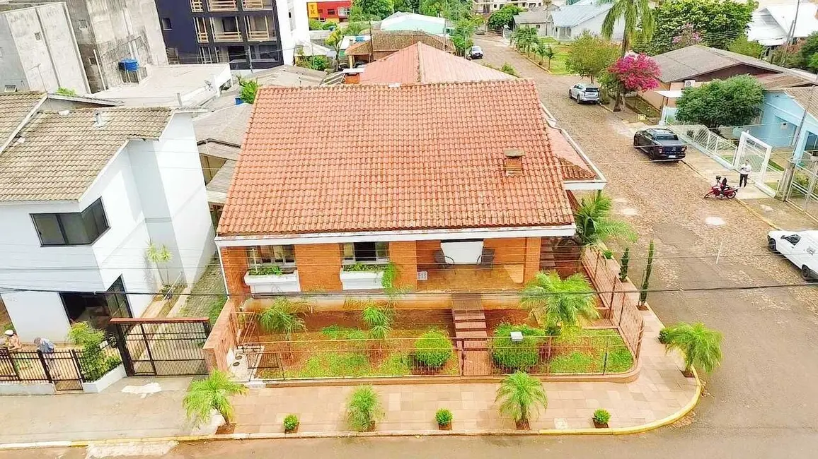 Sobrado com 3 quartos à venda, 402m2 em Centro, Ibiruba - RS - imagem 1 Foto 1 de Sobrado com 3 quartos à venda, 402m2 em Centro, Ibiruba - RS