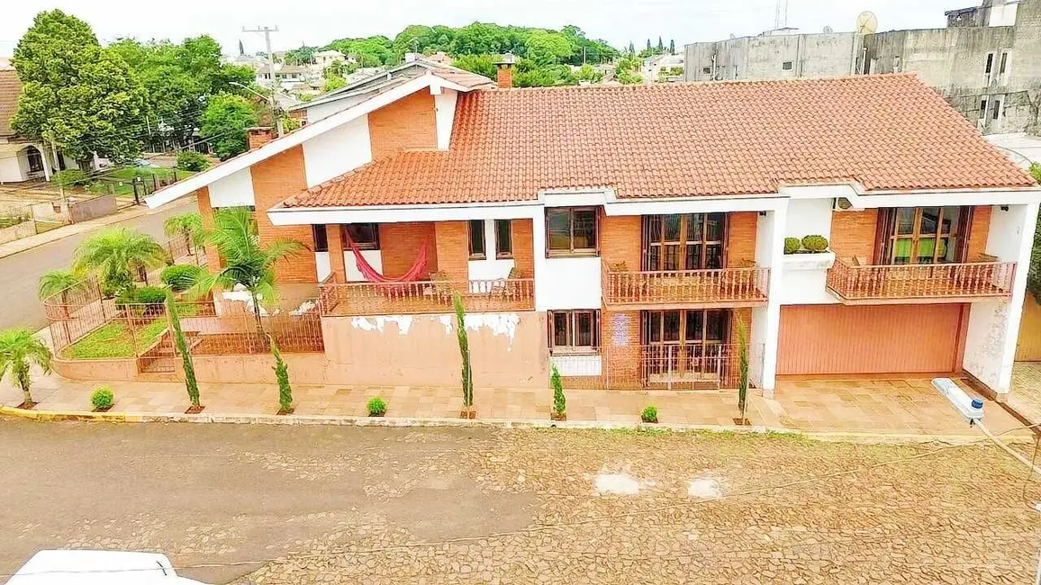 Sobrado com 3 quartos à venda, 402m2 em Centro, Ibiruba - RS - imagem 7 Foto 7 de Sobrado com 3 quartos à venda, 402m2 em Centro, Ibiruba - RS