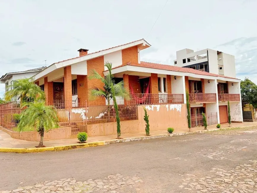 Sobrado com 3 quartos à venda, 402m2 em Centro, Ibiruba - RS - imagem 8 Foto 8 de Sobrado com 3 quartos à venda, 402m2 em Centro, Ibiruba - RS