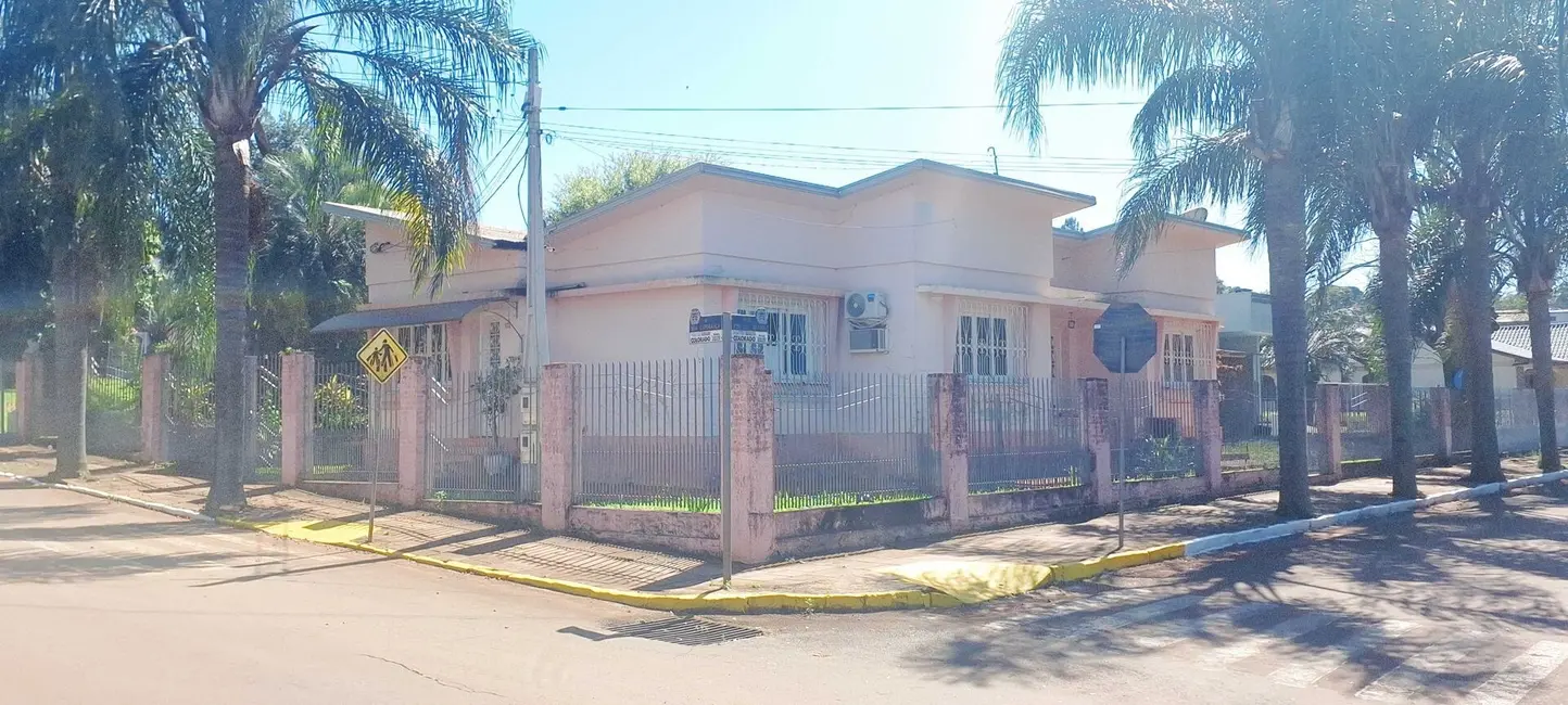 Foto 1 de Sobrado à venda em Centro, Colorado - RS