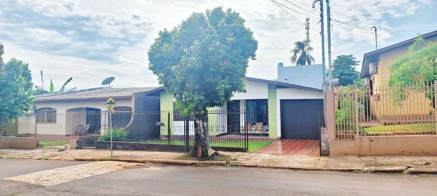 Foto 2 de Sobrado com 3 quartos à venda, 108m2 em Centro, Ibiruba - RS