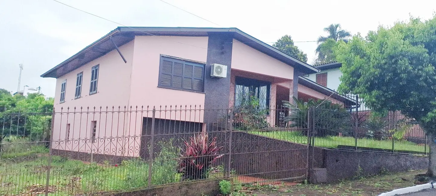 Foto 3 de Sobrado com 3 quartos à venda, 230m2 em Centro, Colorado - RS