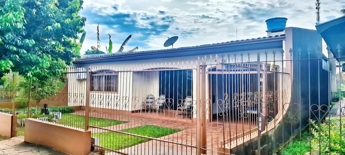 Foto 1 de Sobrado com 3 quartos à venda, 200m2 em Centro, Ibiruba - RS