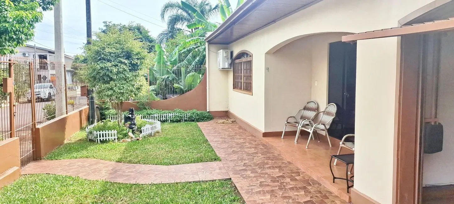 Foto 2 de Sobrado com 3 quartos à venda, 200m2 em Centro, Ibiruba - RS