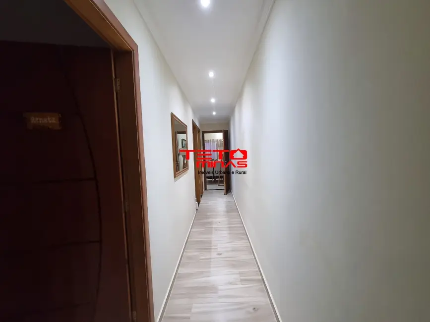 Casa com 4 quartos à venda, 135m2 em Sao Lourenco - MG - imagem 3 Foto 3 de Casa com 4 quartos à venda, 135m2 em Sao Lourenco - MG