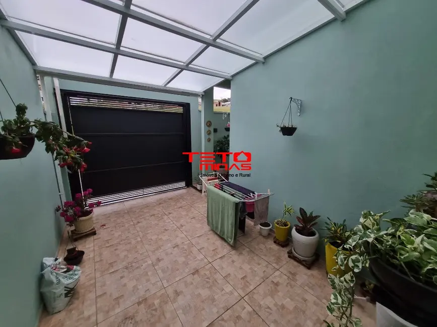 Foto 2 de Casa com 4 quartos à venda, 135m2 em Sao Lourenco - MG