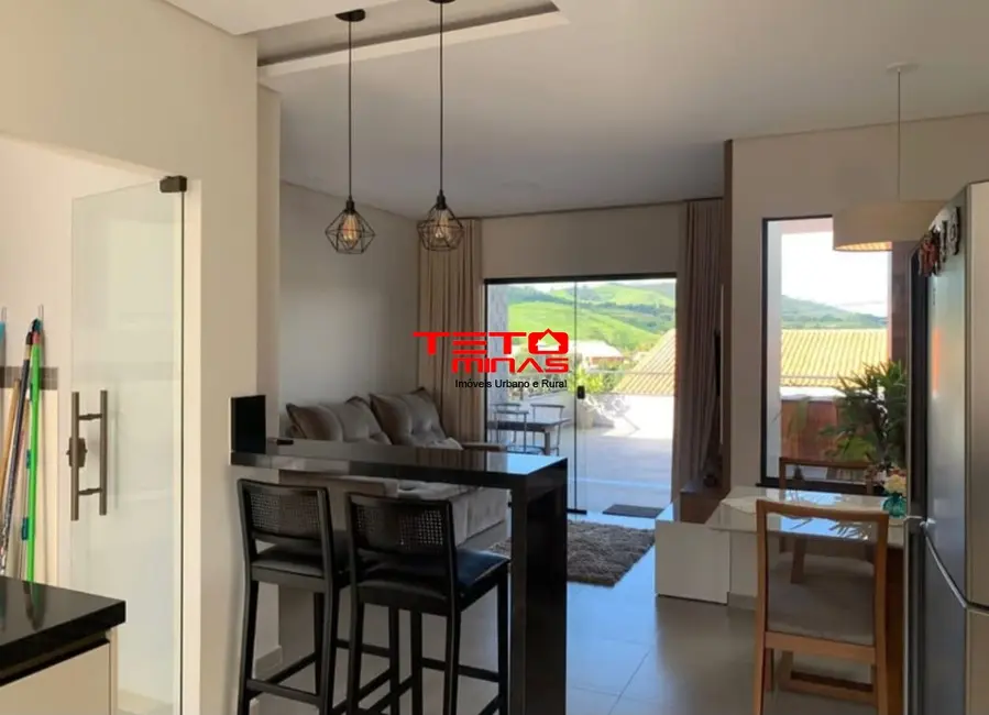 Foto 2 de Casa com 2 quartos à venda, 115m2 em Sao Lourenco - MG