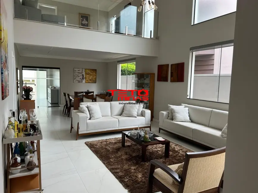Foto 1 de Casa com 4 quartos à venda, 617m2 em Sao Lourenco - MG