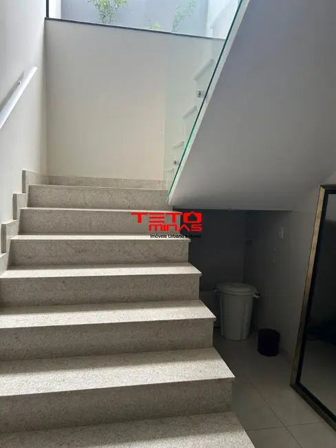 Foto 2 de Casa com 4 quartos à venda, 617m2 em Sao Lourenco - MG
