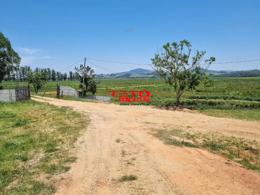 Foto 2 de Sítio / Rancho à venda, 175m2 em Área Rural de Pouso Alegre, Pouso Alegre - MG