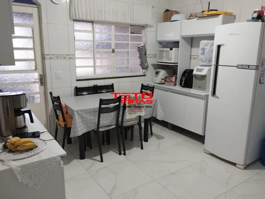 Casa com 2 quartos à venda, 250m2 em Sao Lourenco - MG - imagem 5 Foto 5 de Casa com 2 quartos à venda, 250m2 em Sao Lourenco - MG