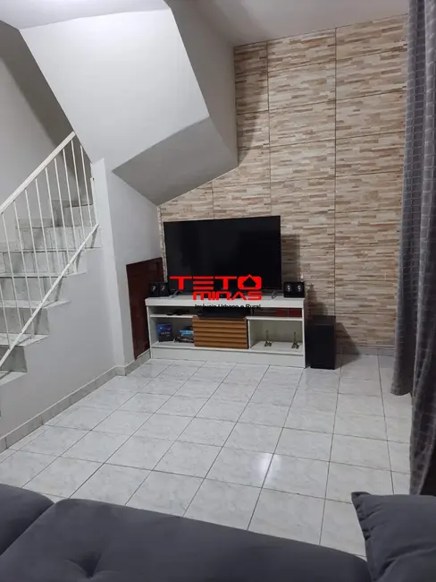 Foto 2 de Casa com 2 quartos à venda, 70m2 em Sao Lourenco - MG
