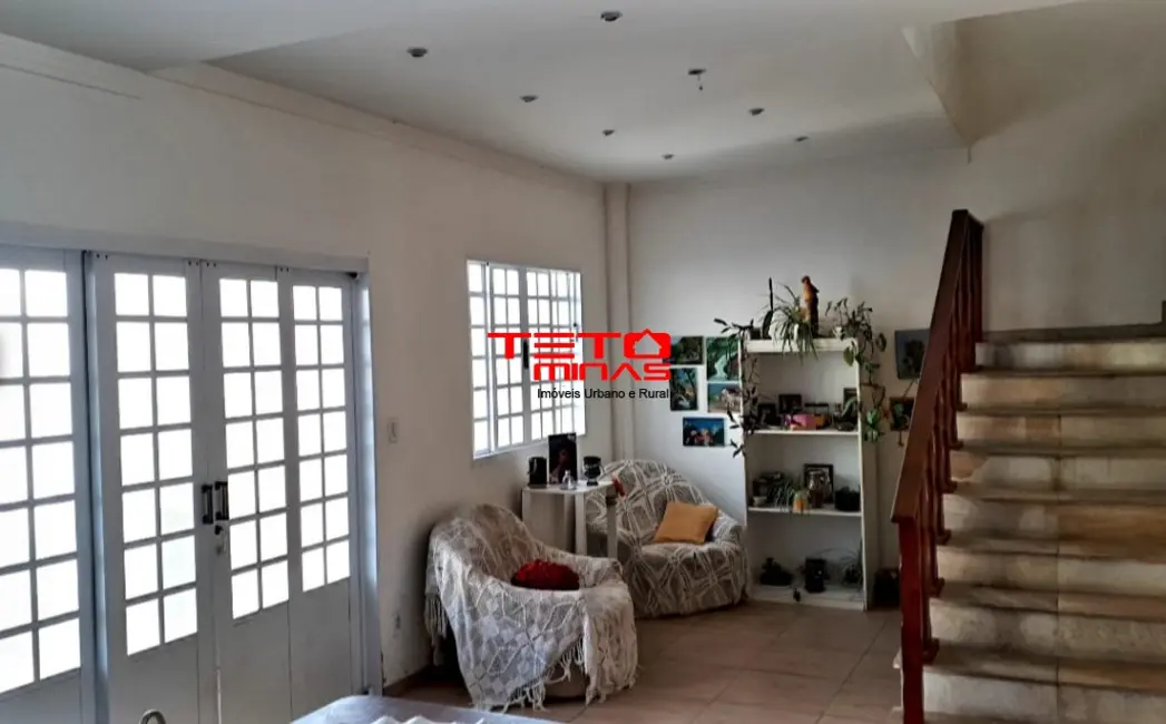 Foto 1 de Casa com 4 quartos à venda, 360m2 em Sao Lourenco - MG