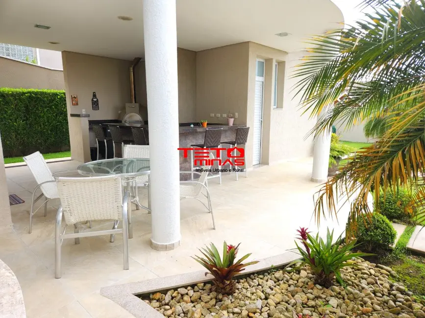 Casa com 4 quartos à venda, 450m2 em Sao Jose Dos Campos - SP - imagem 8 Foto 8 de Casa com 4 quartos à venda, 450m2 em Sao Jose Dos Campos - SP