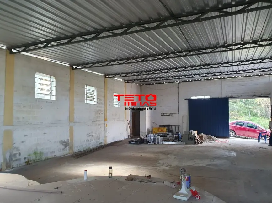 Foto 2 de Armazém / Galpão à venda, 210m2 em Sao Lourenco - MG