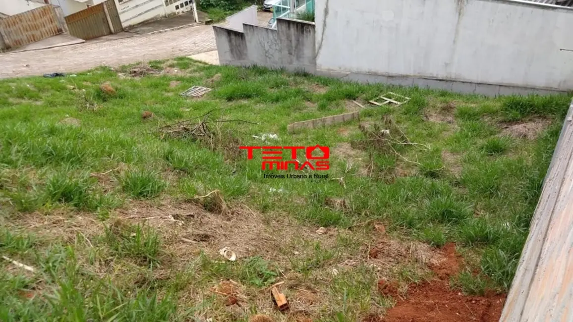 Foto 2 de Terreno / Lote à venda, 309m2 em Sao Lourenco - MG
