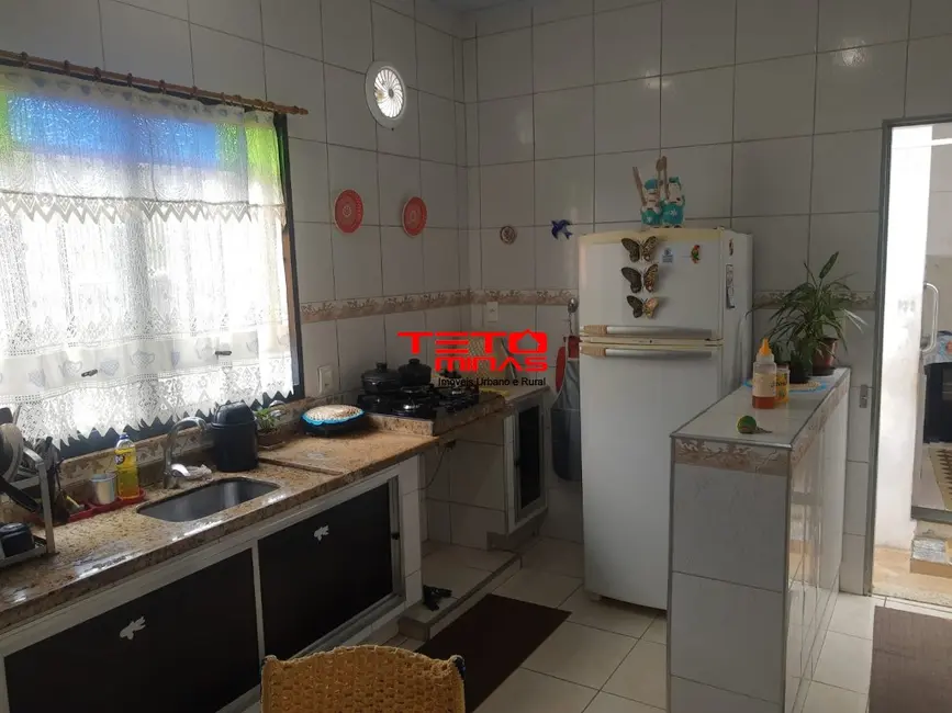 Foto 2 de Casa com 2 quartos à venda, 100m2 em Sao Lourenco - MG