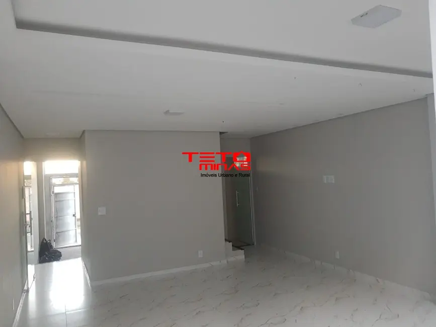 Foto 2 de Casa com 2 quartos à venda, 118m2 em Sao Lourenco - MG