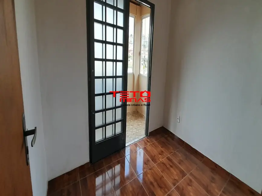 Foto 2 de Casa com 4 quartos à venda, 119m2 em Sao Lourenco - MG