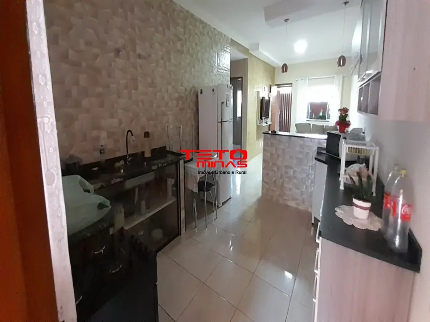 Foto 1 de Casa com 2 quartos à venda, 123m2 em Sao Lourenco - MG